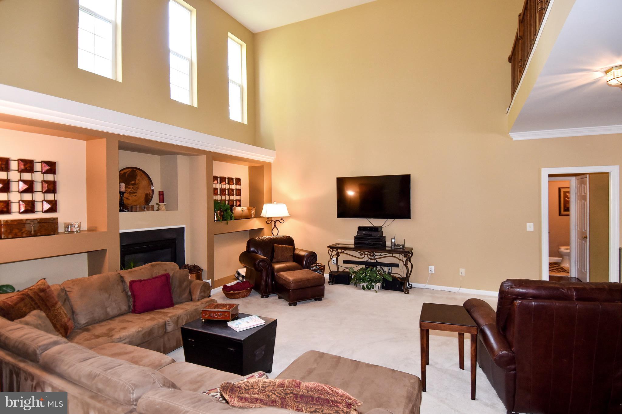 15651 Wheatfield Road Woodbridge, VA 22193 - Photo 10 of 39 Family Room