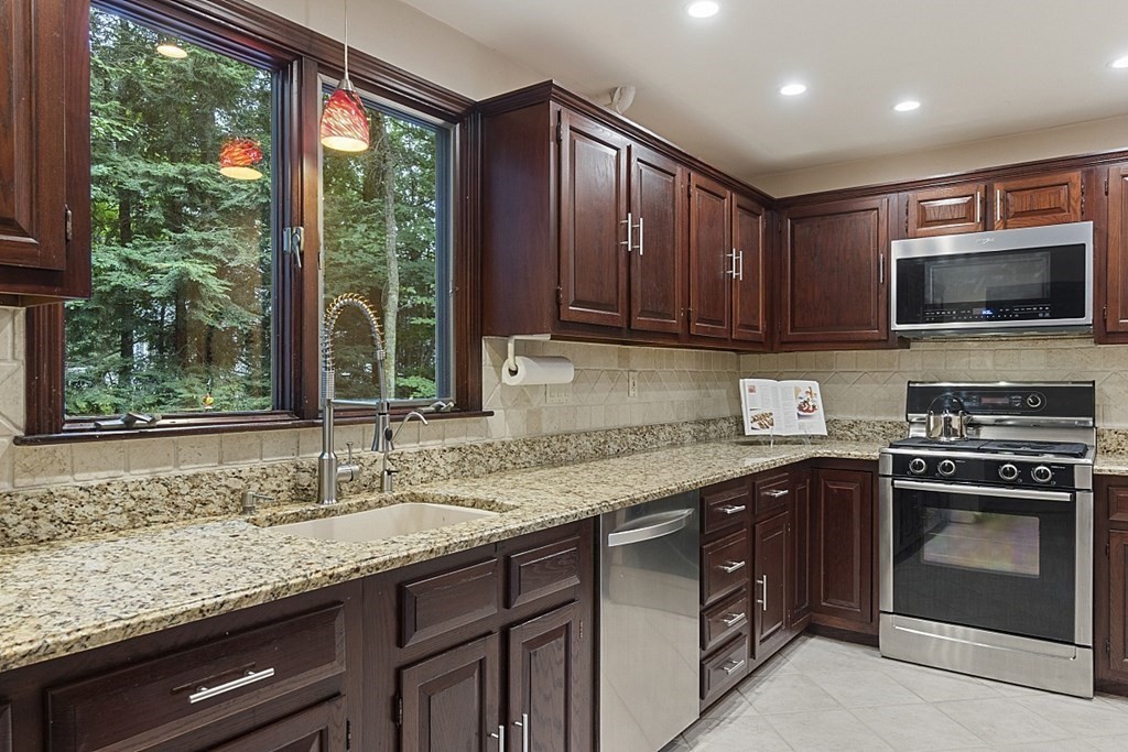 5 Robinwood Road Acton, MA 01720 - Photo 8 of 40 Gallery Image 8