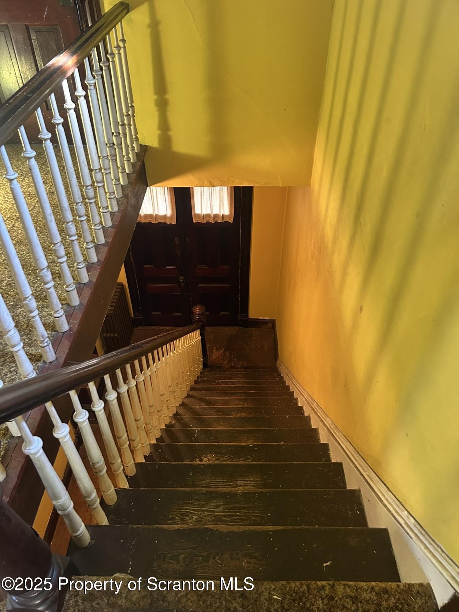 626 Cherry Street Scranton, PA 18505 - Photo 11 of 20 a view of entryway