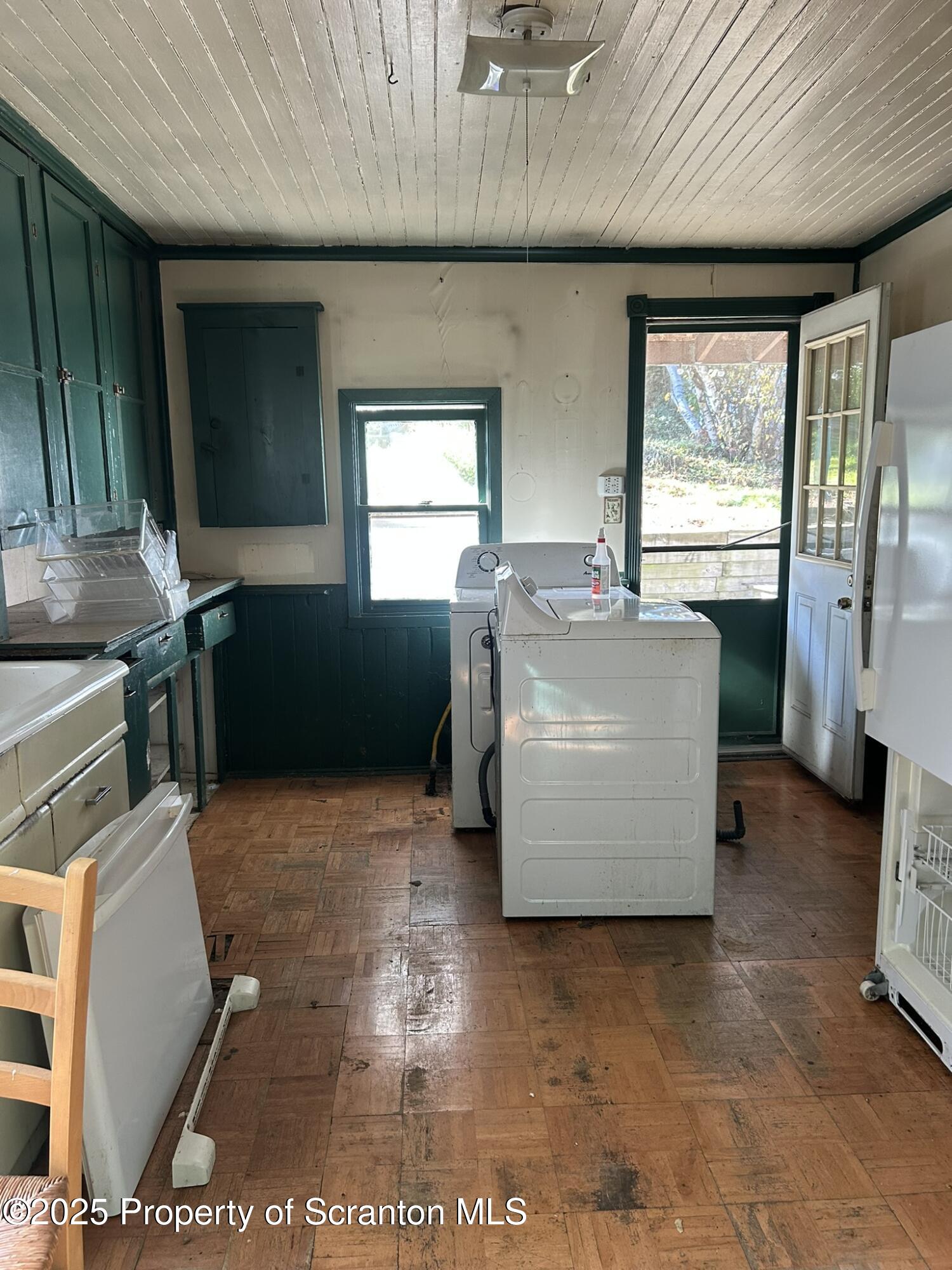 626 Cherry Street Scranton, PA 18505 - Photo 10 of 20 a living room with furniture and large window