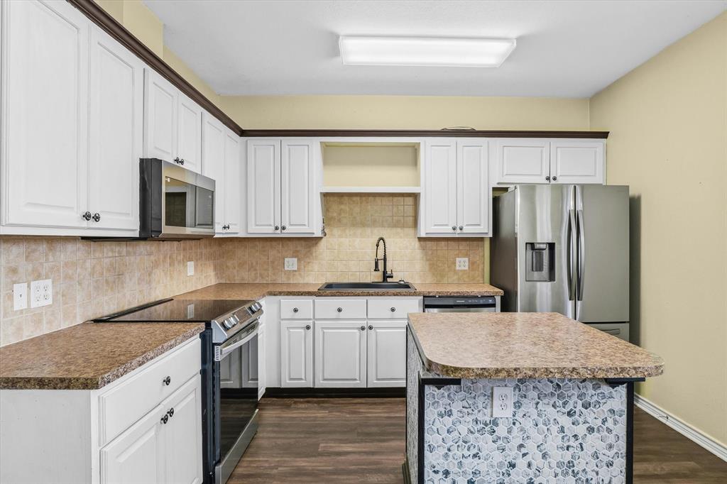 6030 Suncrest Drive Athens, TX 75752 - Photo 16 of 32 a kitchen with stainless steel appliances granite countertop a sink stove microwave and refrigerator