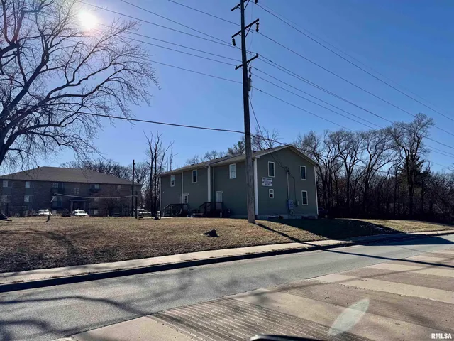 $256,000 | 1613 West Adams Road, Macomb, IL 61455