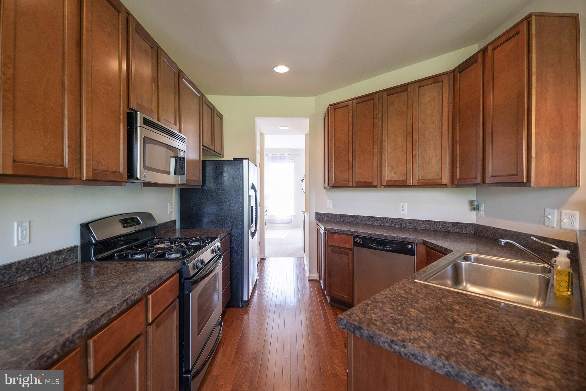 11886 Benton Lake Road Bristow, VA 20136 - Photo 11 of 27 Kitchen with Stainless Appliances