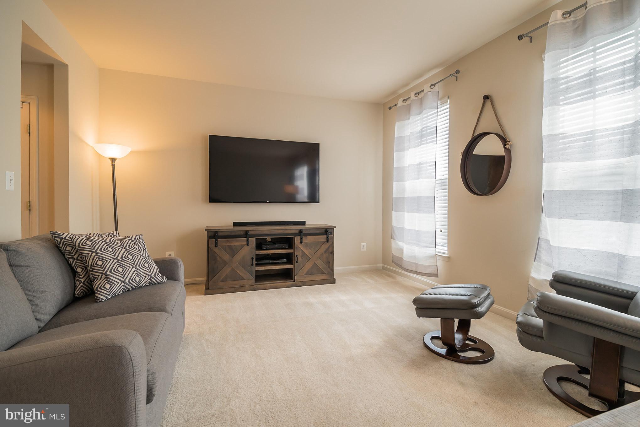 11886 Benton Lake Road Bristow, VA 20136 - Photo 15 of 27 Living Room