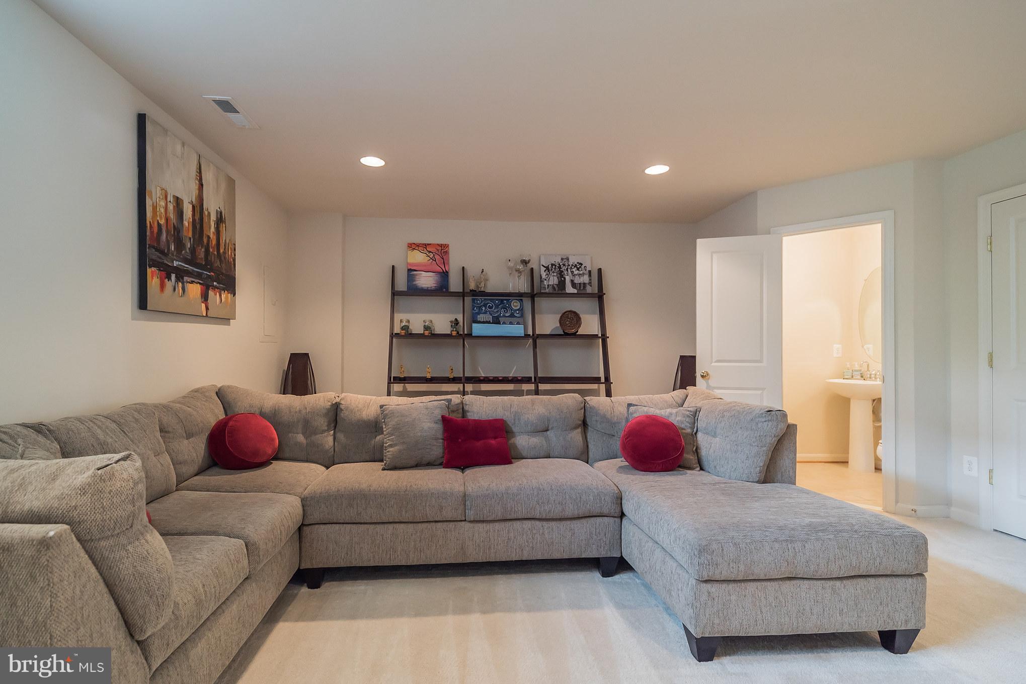 11886 Benton Lake Road Bristow, VA 20136 - Photo 4 of 27 Family Room