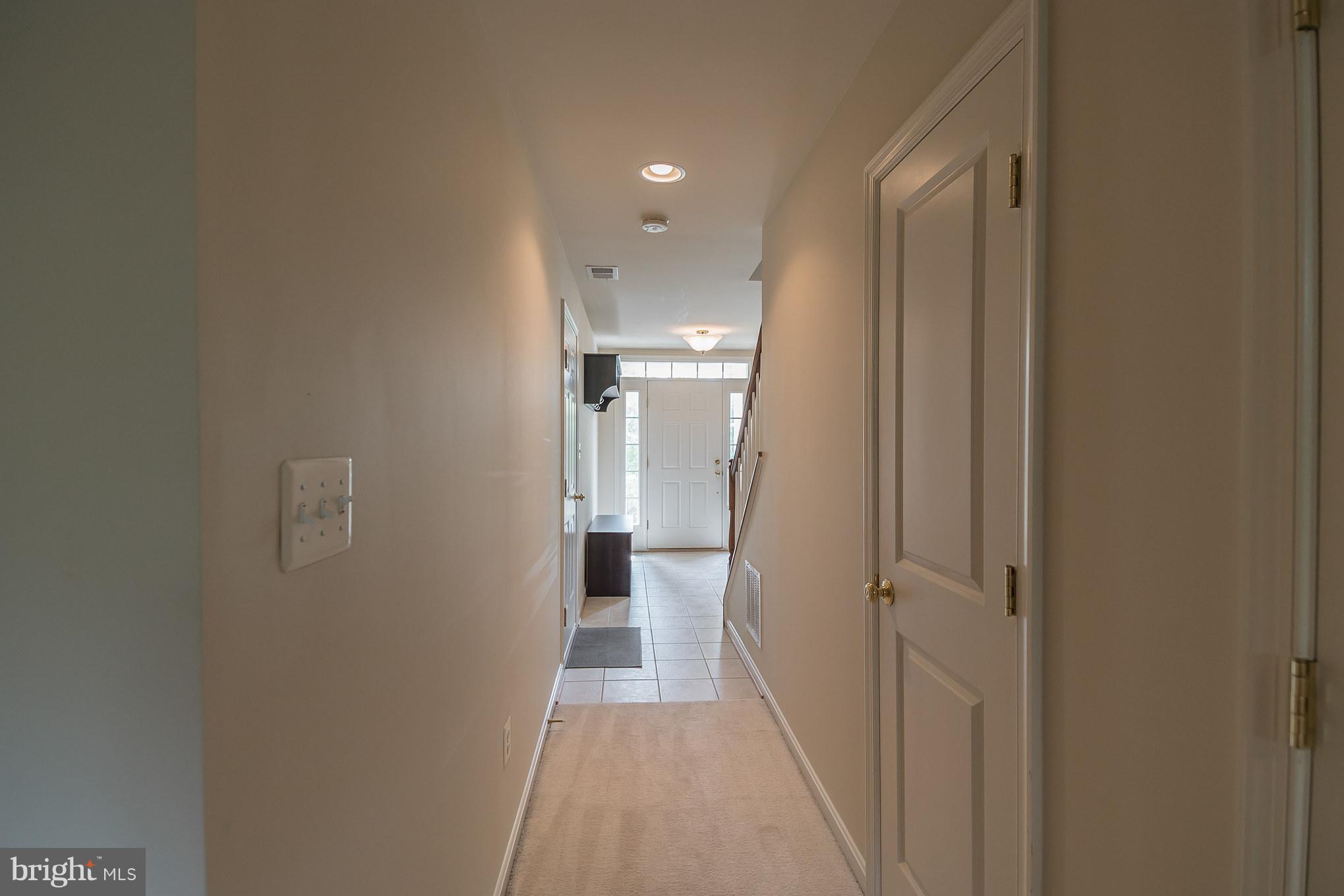 11886 Benton Lake Road Bristow, VA 20136 - Photo 7 of 27 Hall looking from FR to Foyer