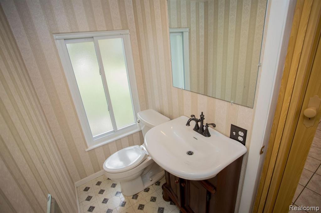 517 Riverside Drive Linden, MI 48451 - Photo 15 of 34