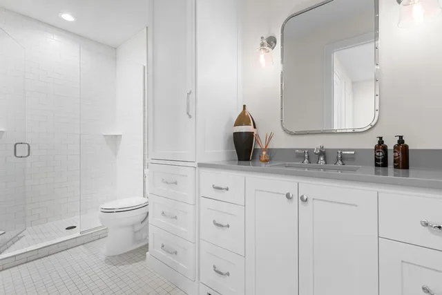 $2,395,000 | 6505 Hawks Pointe Lane, Excelsior, MN 55331