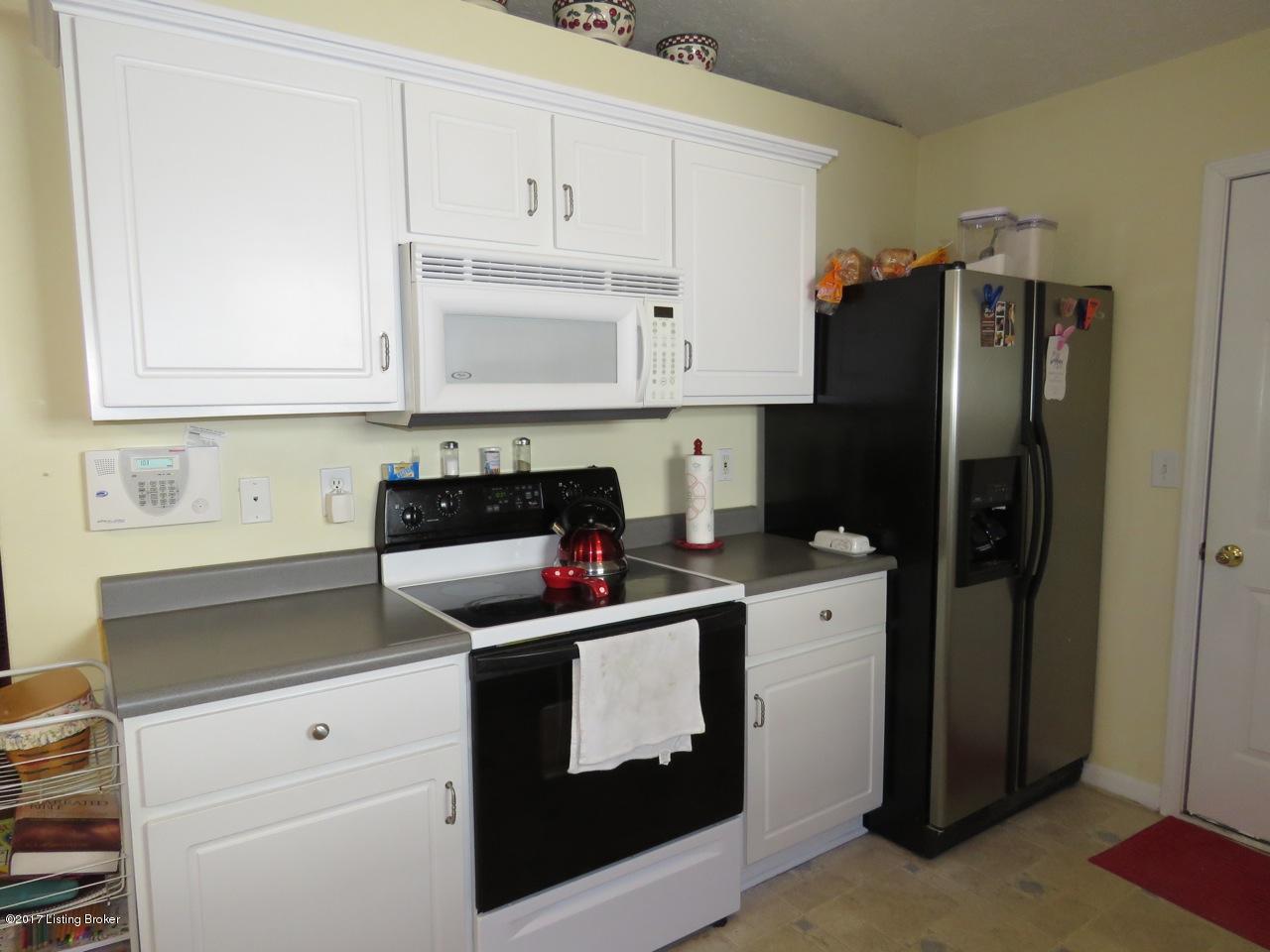 7807 Lariat Road Louisville, KY 40219 - Photo 2 of 28 alar25