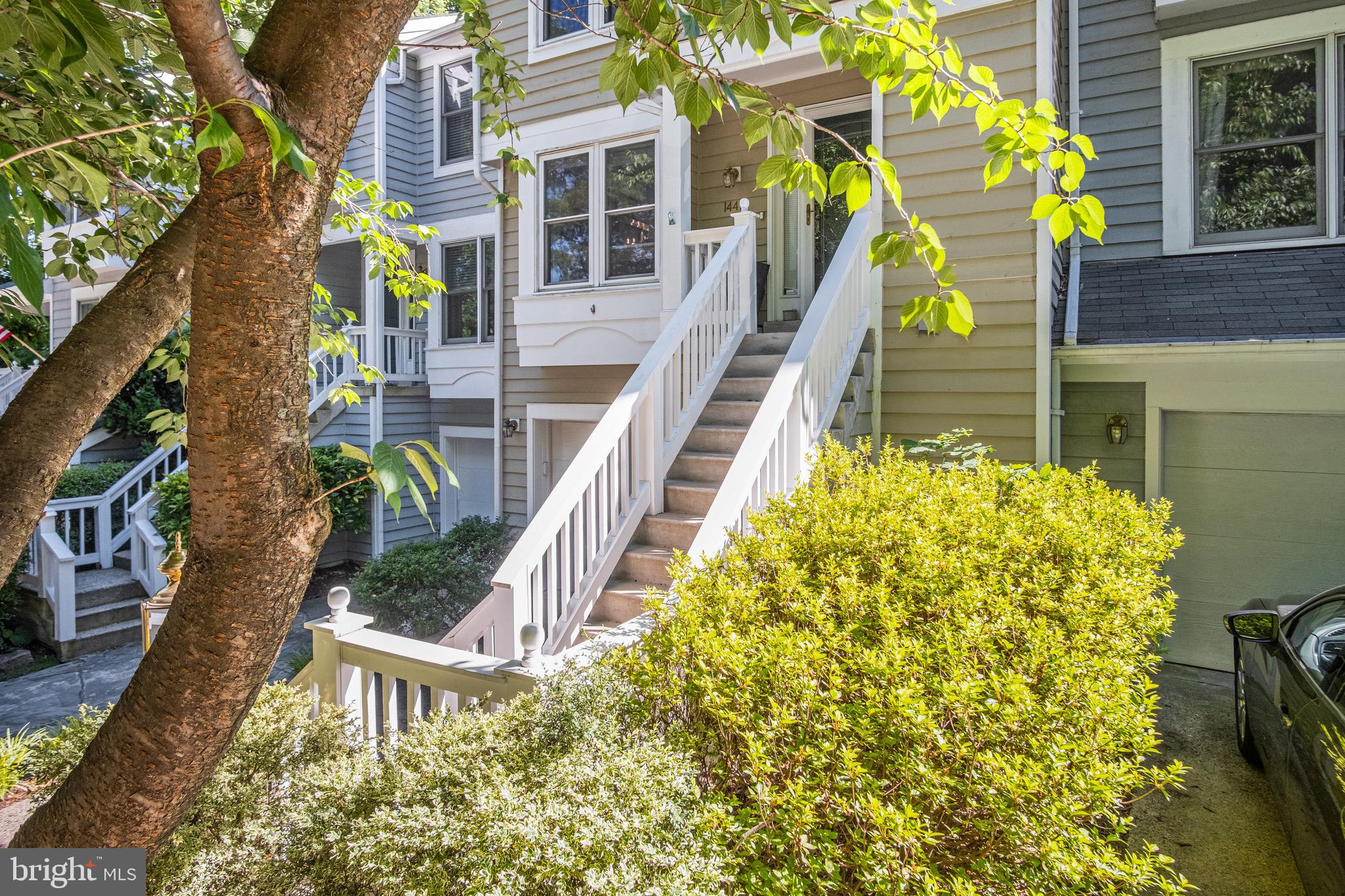 1430 Newport Spring Court Reston, VA 20194 - Photo 3 of 34