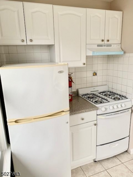 927 South Park Terrace, Unit 2 Union, NJ 07083 - Photo 8 of 12 a stove top oven sitting inside of a kitchen