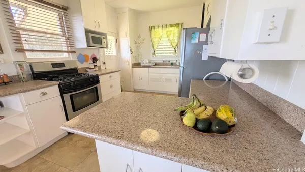$3,200 | 4155 Sierra Drive, Honolulu, HI 96816