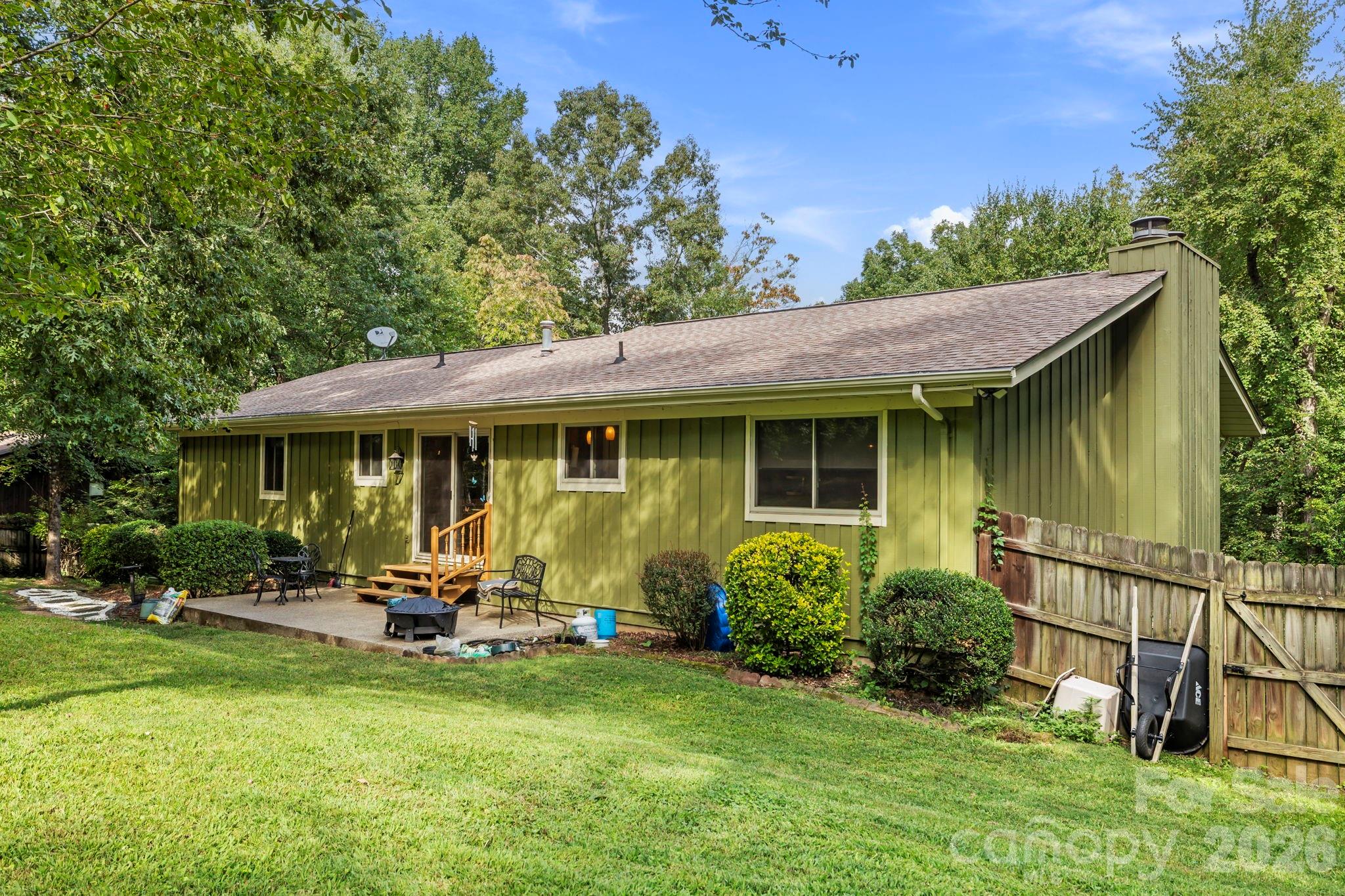 3017 Chestnut Tree Road Hendersonville, NC 28792 - Photo 5 of 38