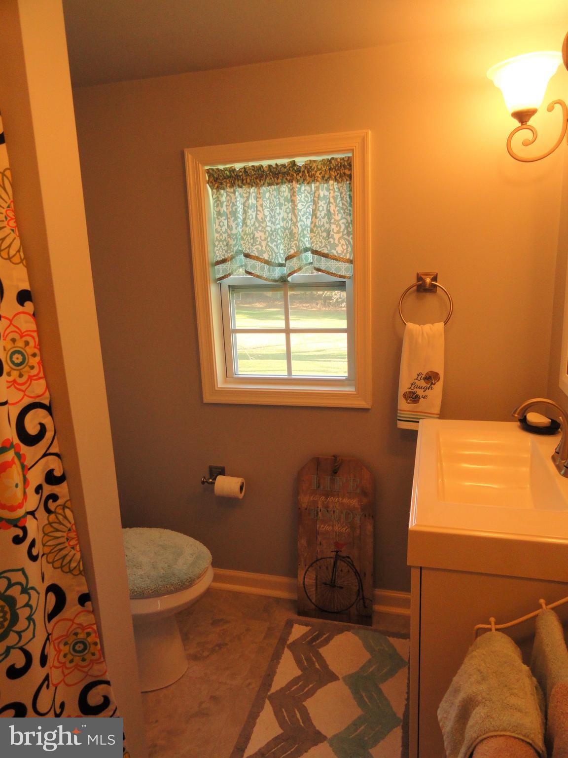 793 Henning Road Perkiomenville, PA 18074 - Photo 44 of 67 Second floor full bath with seashore accents