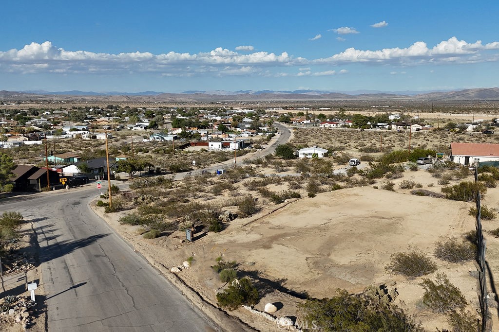 6935 Alturas Drive Joshua Tree, CA 92252 - Photo 19 of 35 Paved road.