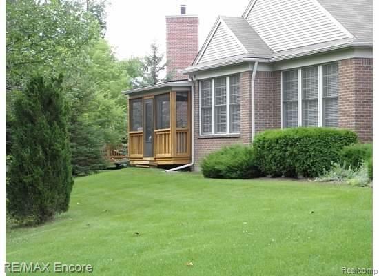 3687 Tremonte Circle, Unit 73 Rochester, MI 48306 - Photo 4 of 43 Lush Landscaping