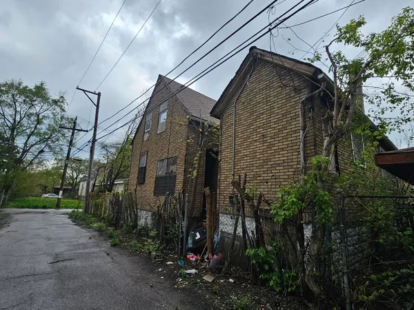 a view of a house with plants and trees