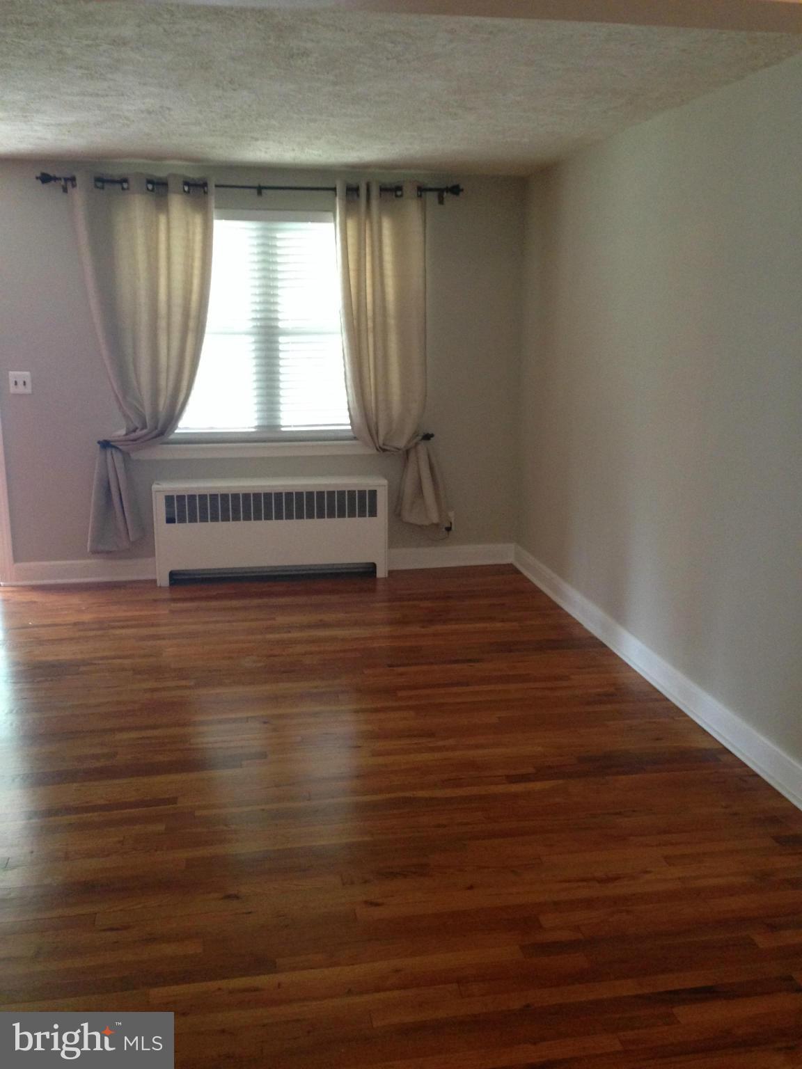 8540 Willow Oak Road Baltimore, MD 21234 - Photo 4 of 11 Living Room