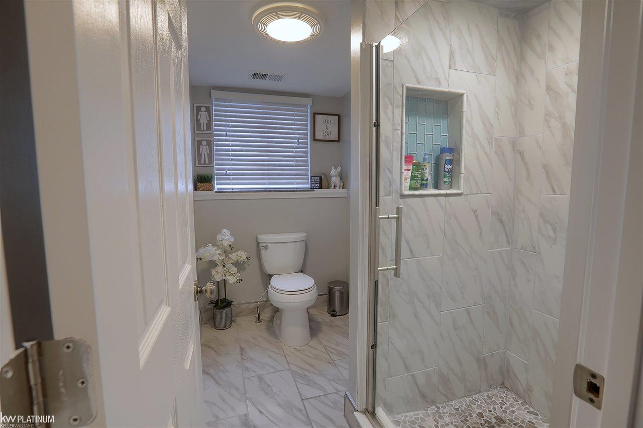 37874 Pointe Rosa Street Harrison Township, MI 48045 - Photo 10 of 35 50002695-9.JPG