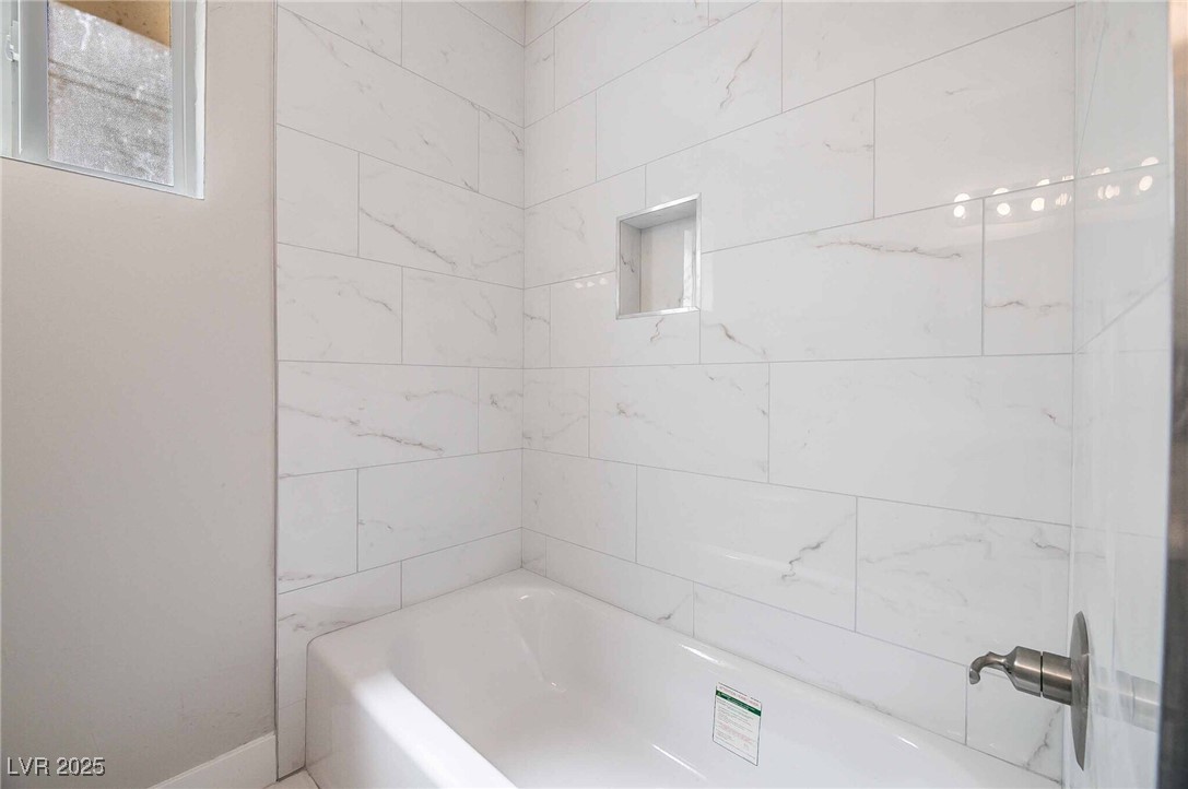 239 West Cleveland Avenue, Unit 5 Las Vegas, NV 89102 - Photo 8 of 9 Full bath with shower / tub combination