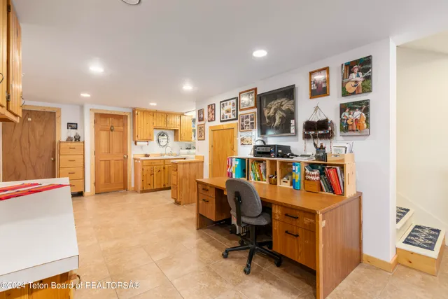 $2,100,000 | 581 East Fork Road, Dubois, WY 82513