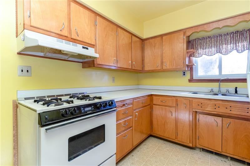 771 Beaver Street Rochester, PA 15074 - Photo 4 of 16 Kitchen.....