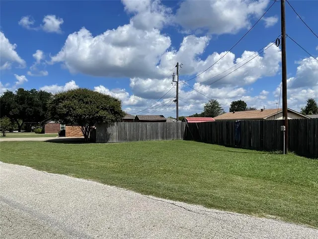$179,000 | 313 Jefferson Street, Fairfield, TX 75840