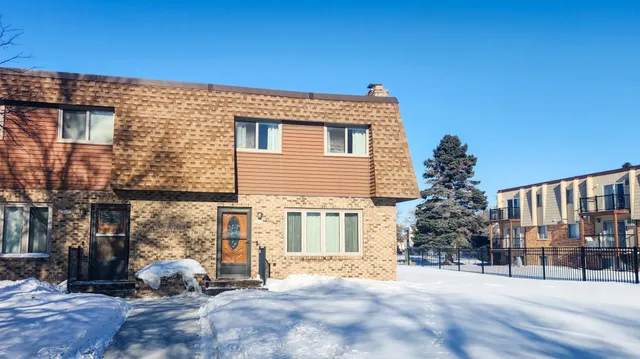 $245,000 | 1402 East Gateway Circle South, Unit M, Fargo, ND 58103