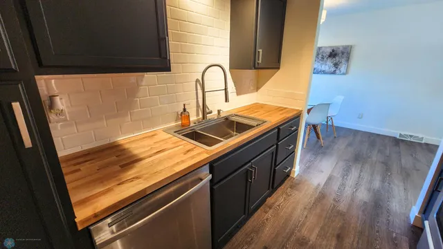 $250,000 | 1402 East Gateway Circle South, Unit M, Fargo, ND 58103