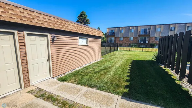 $250,000 | 1402 East Gateway Circle South, Unit M, Fargo, ND 58103