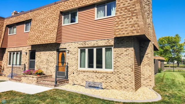 $245,000 | 1402 East Gateway Circle South, Unit M, Fargo, ND 58103