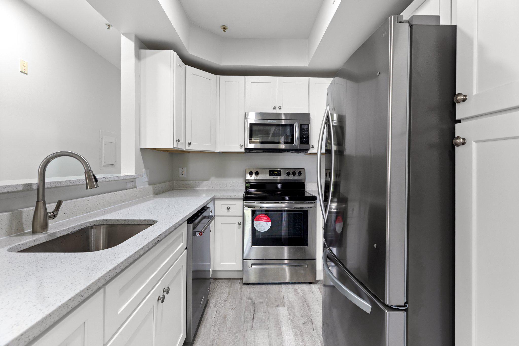 1318 Garden Wall Circle, Unit 213 Reston, VA 20194 - Photo 7 of 22 Fully upgraded kitchen with new appliances