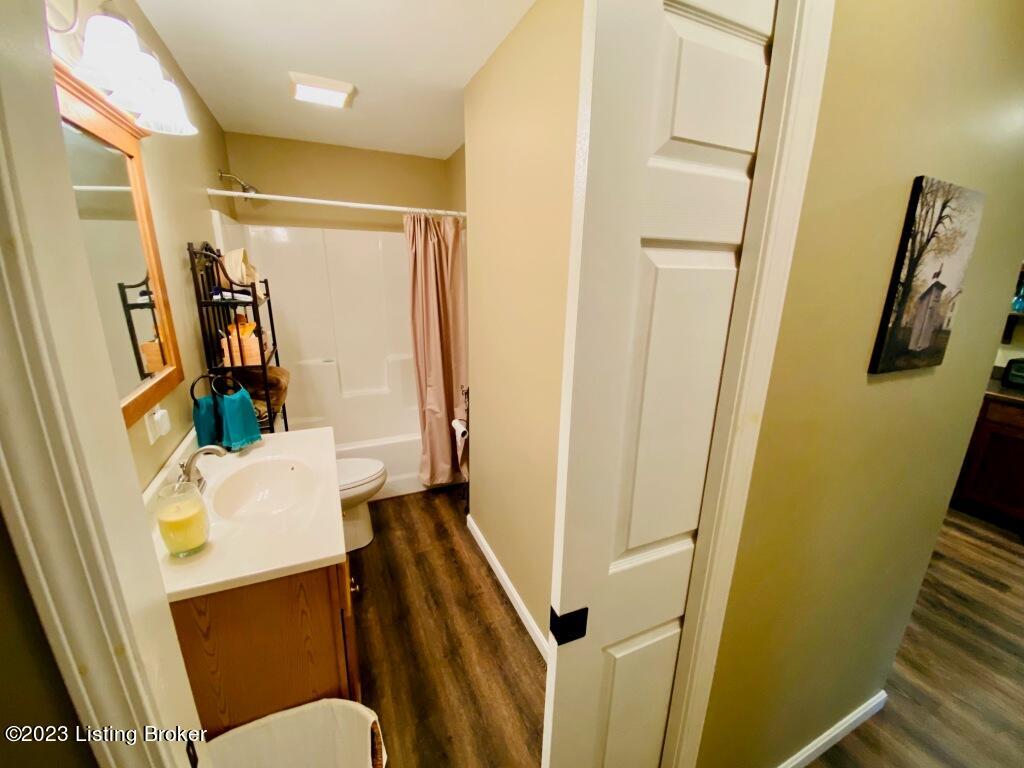 3147 Mayes Creek Road Springfield, KY 40069 - Photo 11 of 34 Bathroom2
