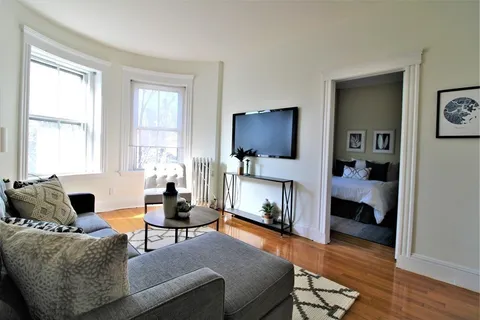 $2,400 | 32 Winchester Street, Unit 8, Brookline, MA 02446