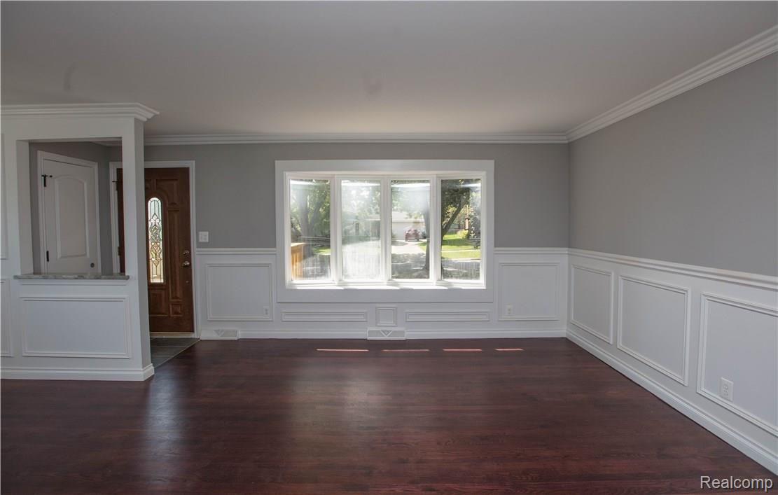 222 Reitman Court Rochester, MI 48307 - Photo 8 of 34 Reitman St (14 of 30).jpg