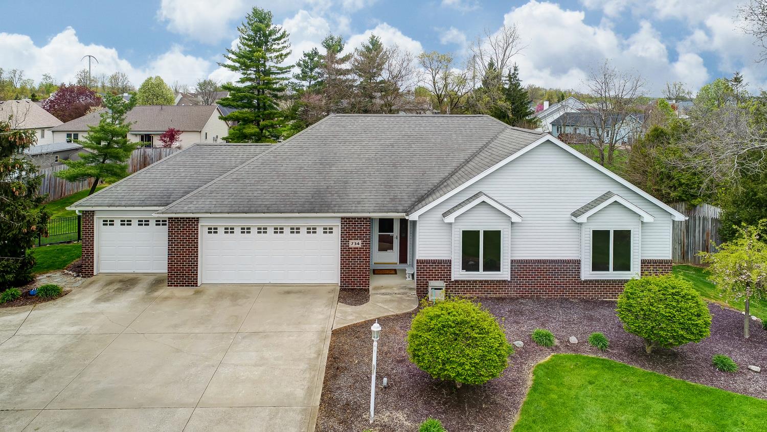 734 West Wallen Road Fort Wayne, IN 46825 - Photo 1 of 36 Gallery Image 1