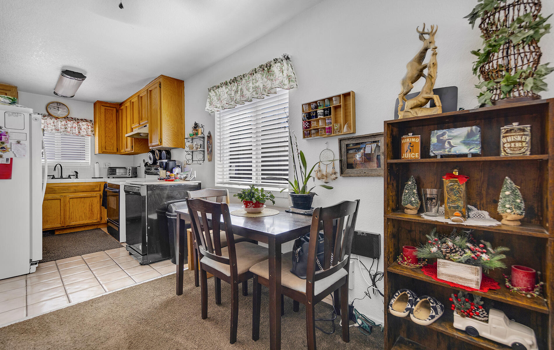 467 Martin Way Chester, CA 96020 - Photo 8 of 39 a dining room filled with lots of furniture and toys