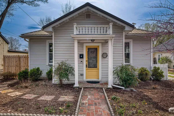 $220,000 | 413 West Main Street, Newburgh, IN 47630