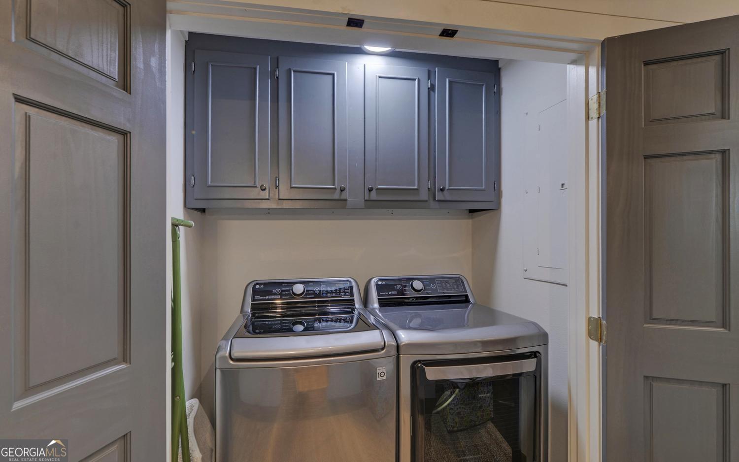 2857 Crow Creek Road Lakemont, GA 30552 - Photo 19 of 74 a kitchen with a stove and a refrigerator