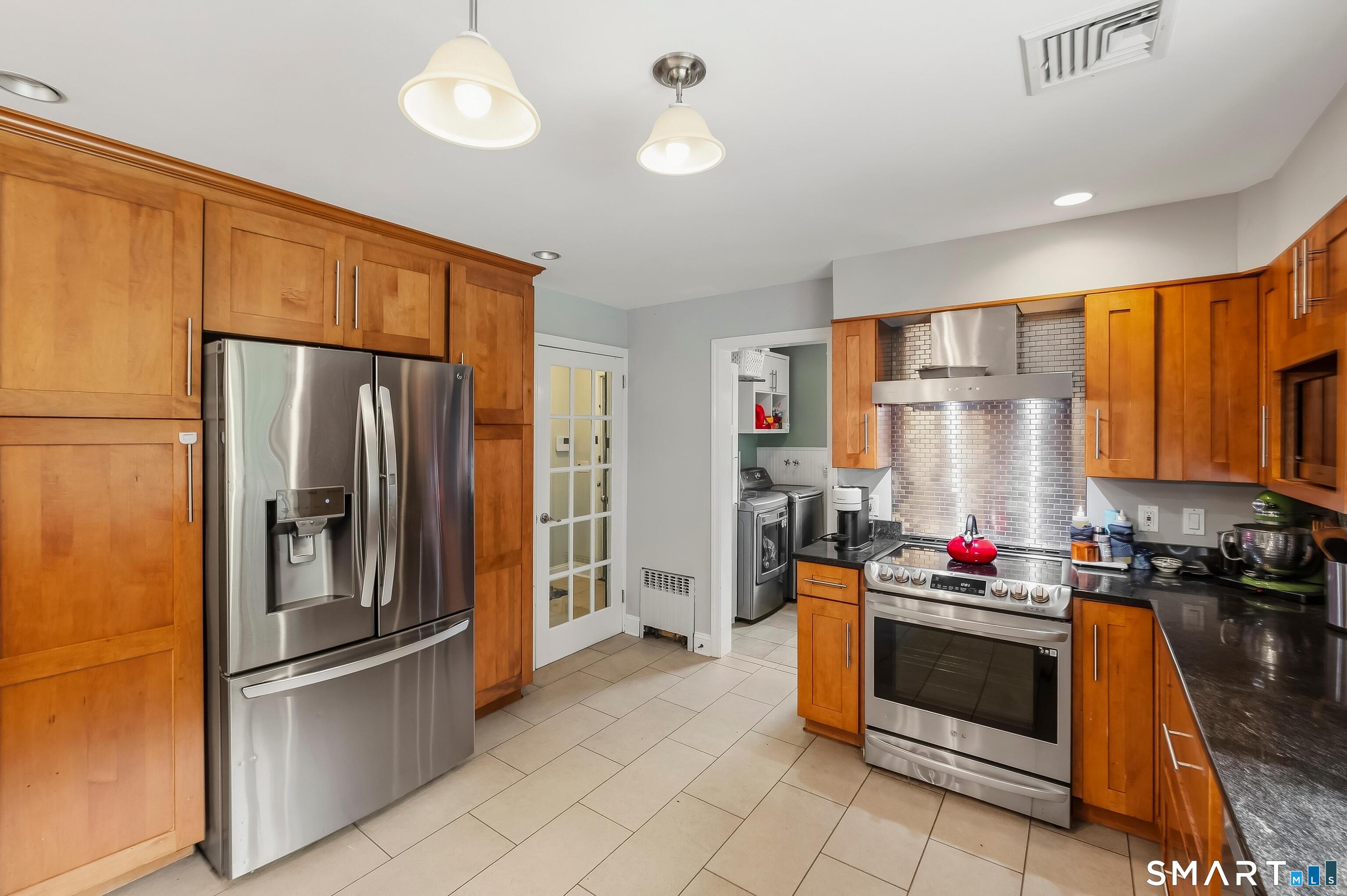 211 Old Farm Road Fairfield, CT 06825 - Photo 9 of 40 Gallery Image 9