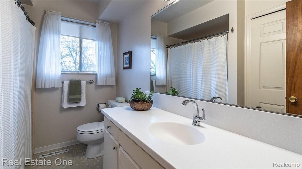 5245 Weller Road Gregory, MI 48137 - Photo 37 of 72 033_0.jpg