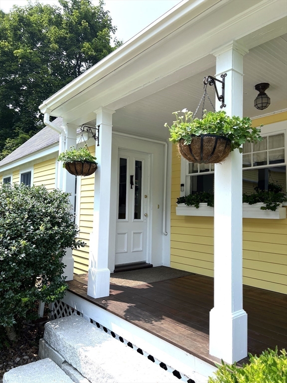 9 Newton Junction Road Kingston, NH 03848 - Photo 29 of 40 a front view of a house with plants