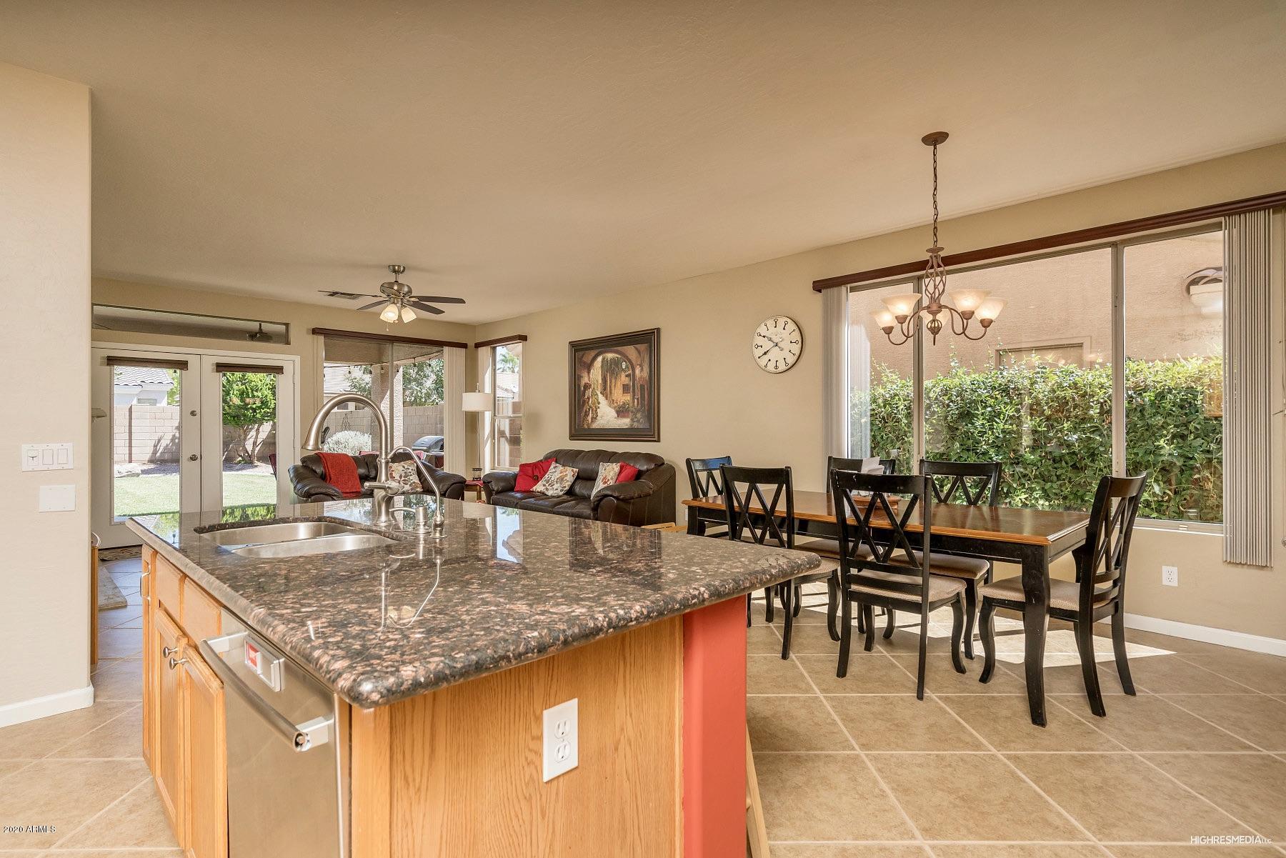 1644 East Spur Street Gilbert, AZ 85296 - Photo 10 of 29 Kitchen 3