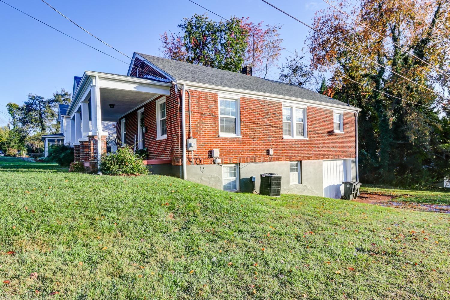 211 Blue Ridge Street Lynchburg, VA 24501 - Photo 5 of 29 Gallery Image 5