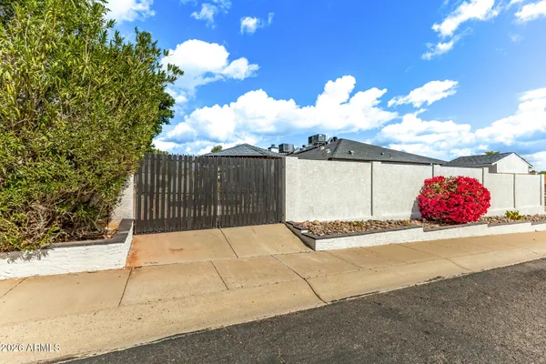 $3,400 | 15014 North 20th Street, Phoenix, AZ 85022