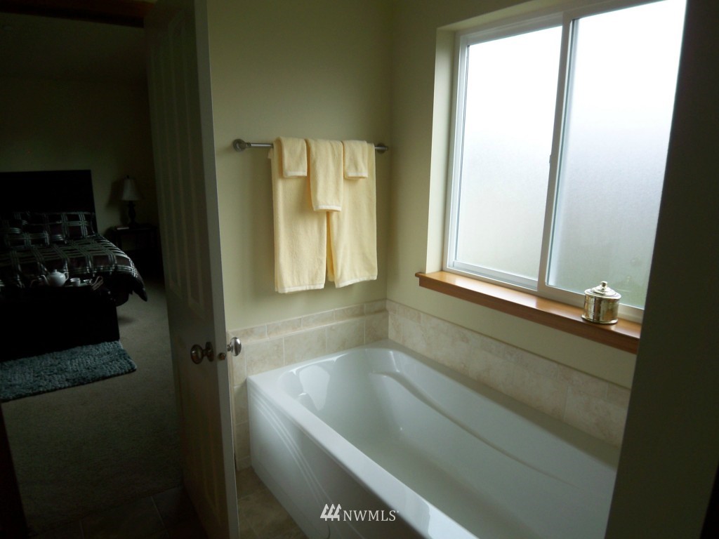 8301 227th Street Southwest Edmonds, WA 98026 - Photo 11 of 22 Gallery Image 11