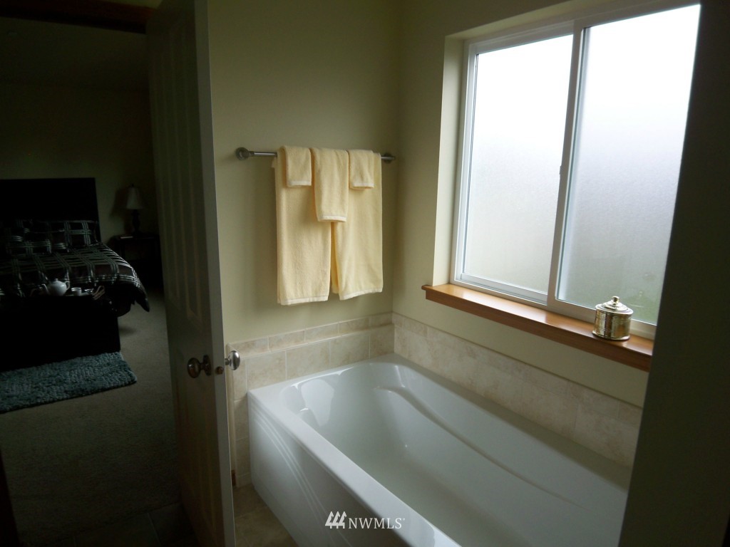 8301 227th Street Southwest Edmonds, WA 98026 - Photo 12 of 22 Gallery Image 12