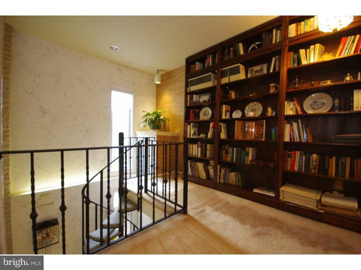 2241 High Road Huntingdon Valley, PA 19006 - Photo 22 of 25 Hallway