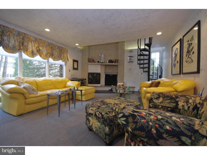 2241 High Road Huntingdon Valley, PA 19006 - Photo 10 of 25 Family Room