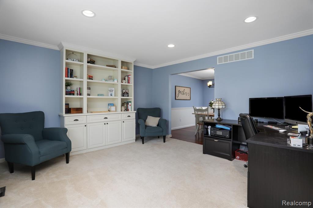 601 Lake Forest Road Rochester Hills, MI 48309 - Photo 6 of 40